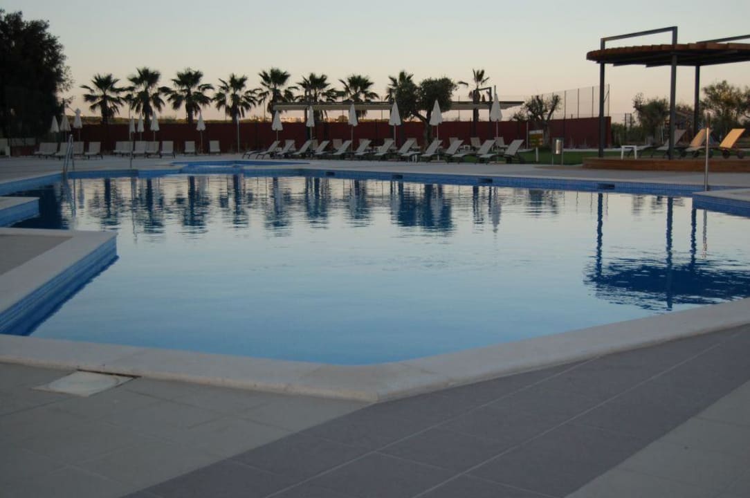 Basen Ozadi Altura Beach Resort