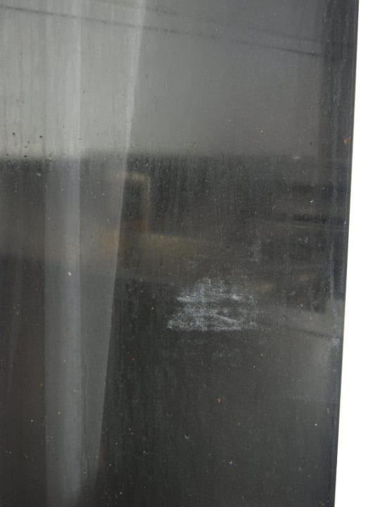 Verschmutzte Fenster des Essensraum Club Hotel Pineta