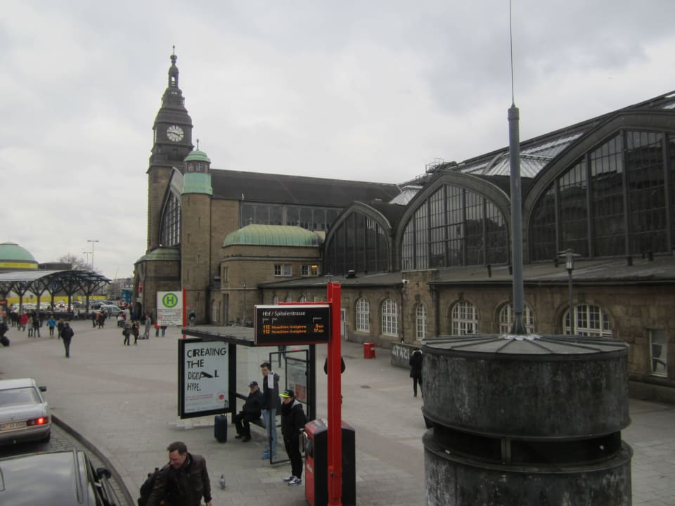 800m vom Hotel- Bahnhof Motel One Hamburg-Alster