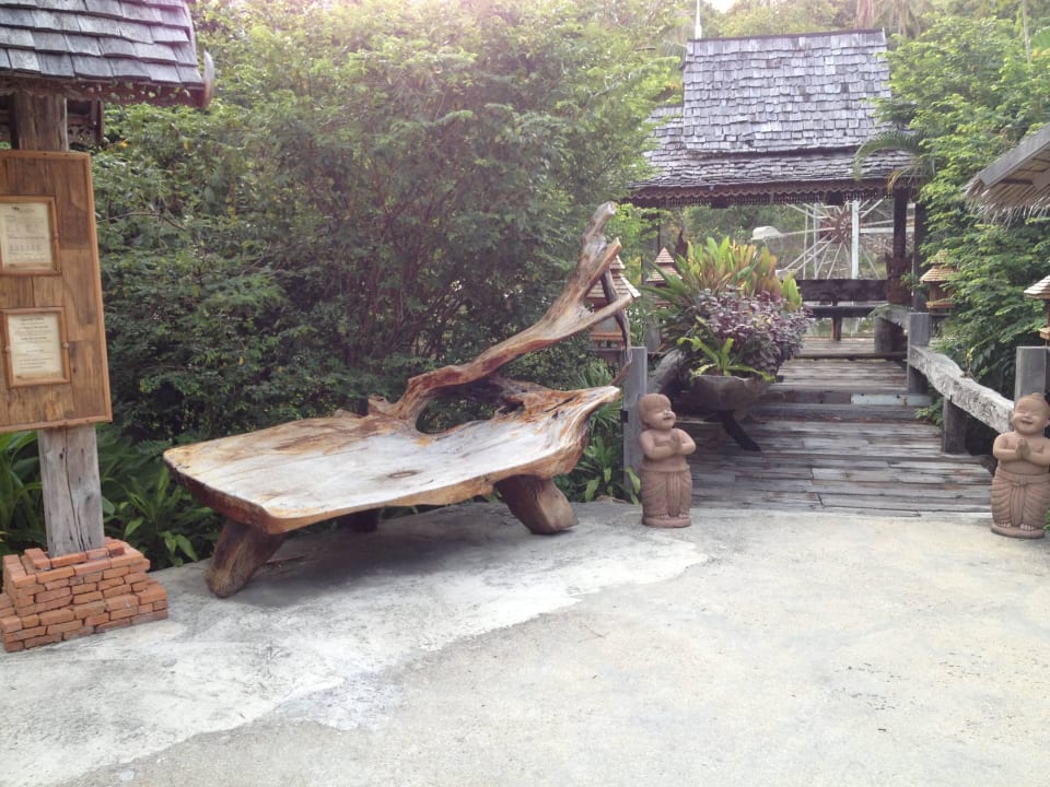 Jedna z pięknych ławek  Santhiya Koh Phangan Resort & Spa