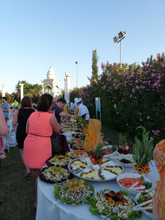 Galaabend am Sportplatz mit 1000 Gästen, Wahnsinn Alba Queen Hotel