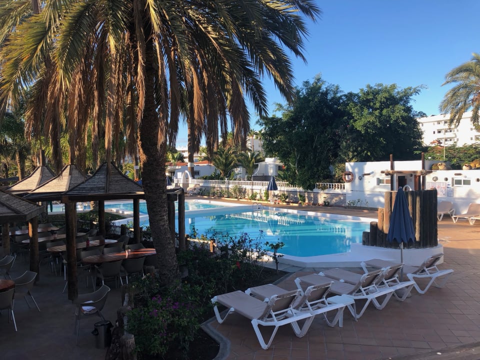 Pool HL Miraflor Suites Hotel