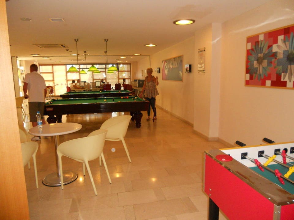 Billiard,Tischkicker und Pc´s im Hintergrund Side Star Elegance