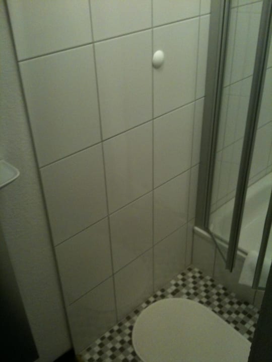 Dusche im Zimmer Hotel Bischoff