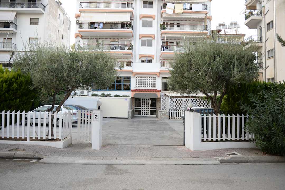 Außenansicht Patras Marina - Blue Sky