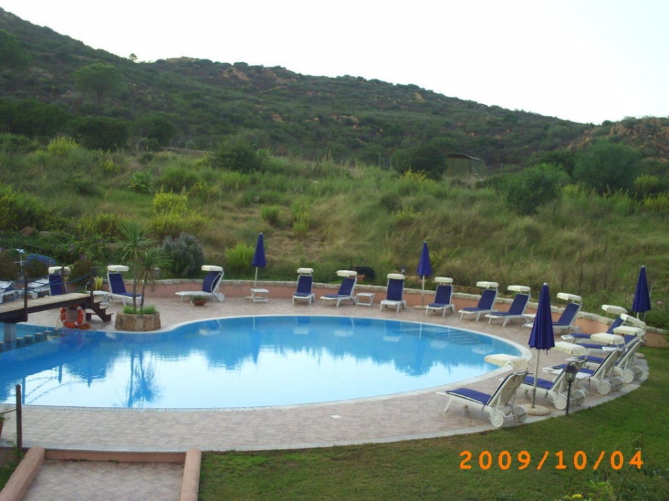 Blick von unserer Terrasse auf den Pool Hotel Fenicottero Rosa