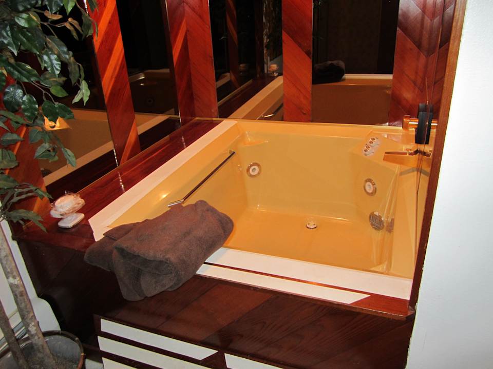Jacuzzi (zum Zimmer gehörend) Hotel Alaska House of Jade A&B