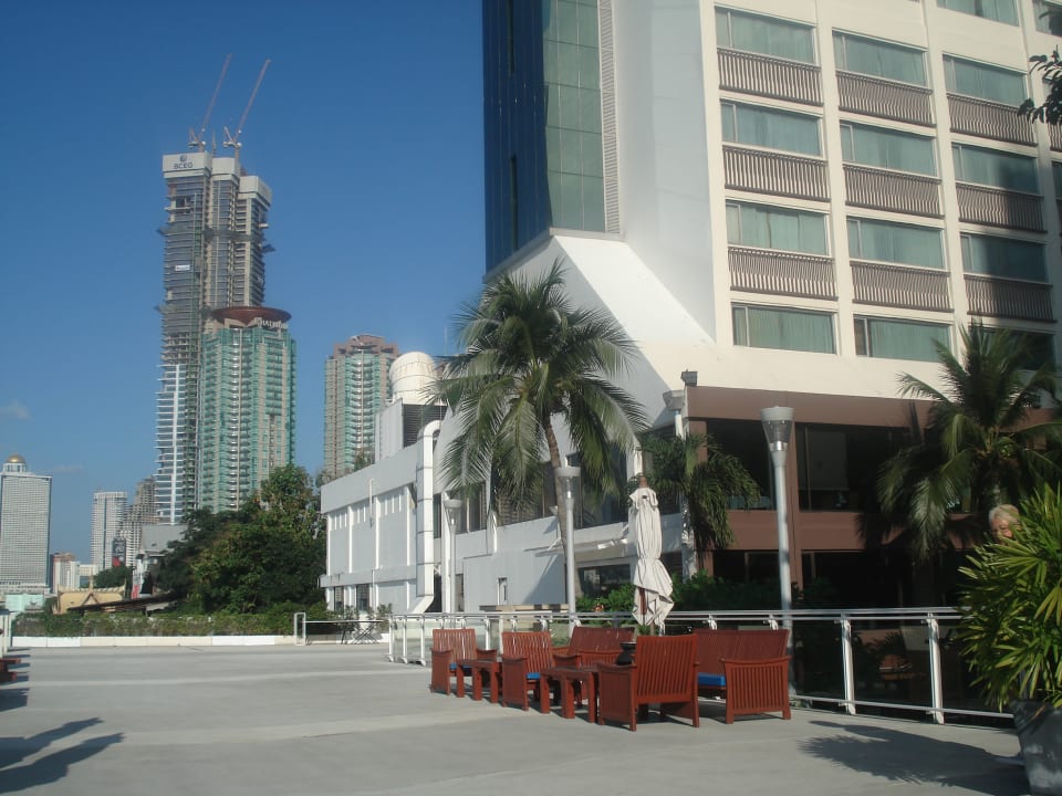 Sonnenterrasse Ramada Plaza by Wyndham Bangkok Menam Riverside