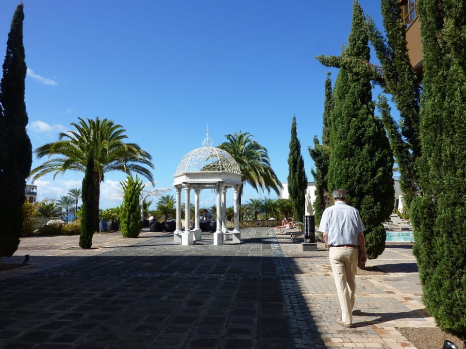 Durchgang zu den Pools Lopesan Villa del Conde Resort & Thalasso