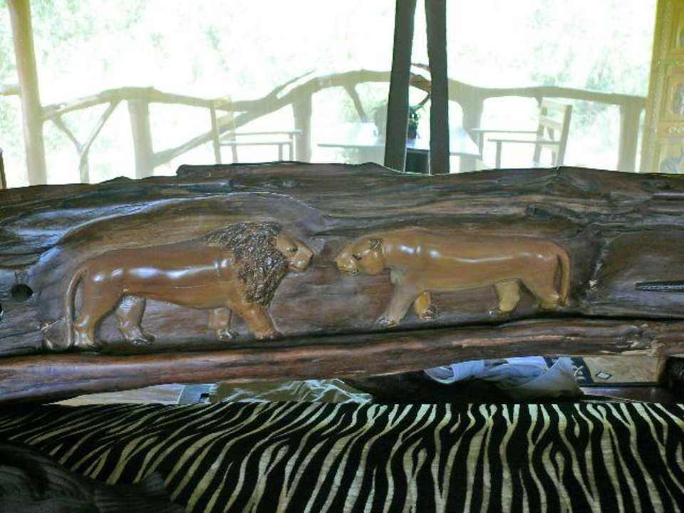 Eine der unzählig vielen Verzierungen Royal Mara Safari Lodge