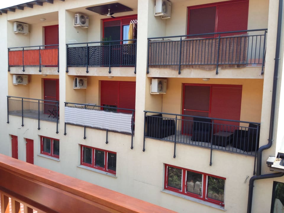 Romantisch gestaltete Hinterhoffassade Hotel Mala Garden