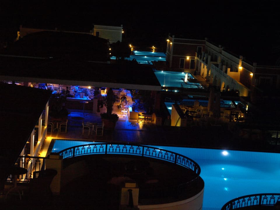 Poolanlage mit Außenansicht Porto Bello Royal