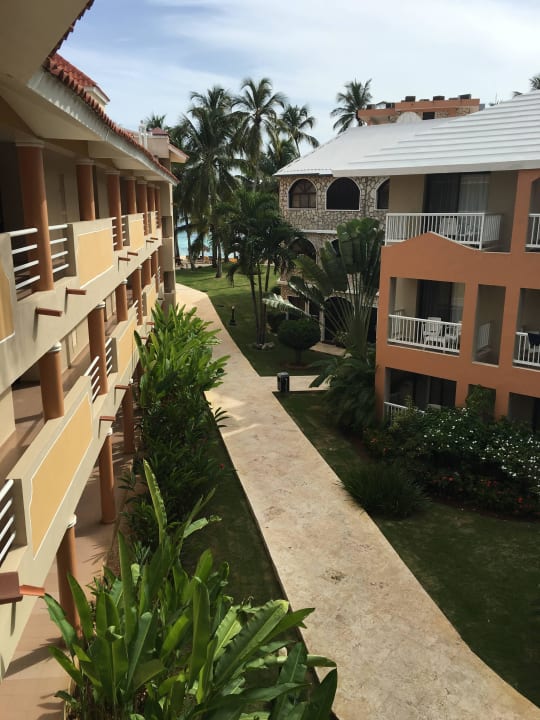 Vor unserer Zimmertür, Blick richtung Strand Hotel Viva Dominicus Palace by Wyndham-All Inclusive Resort