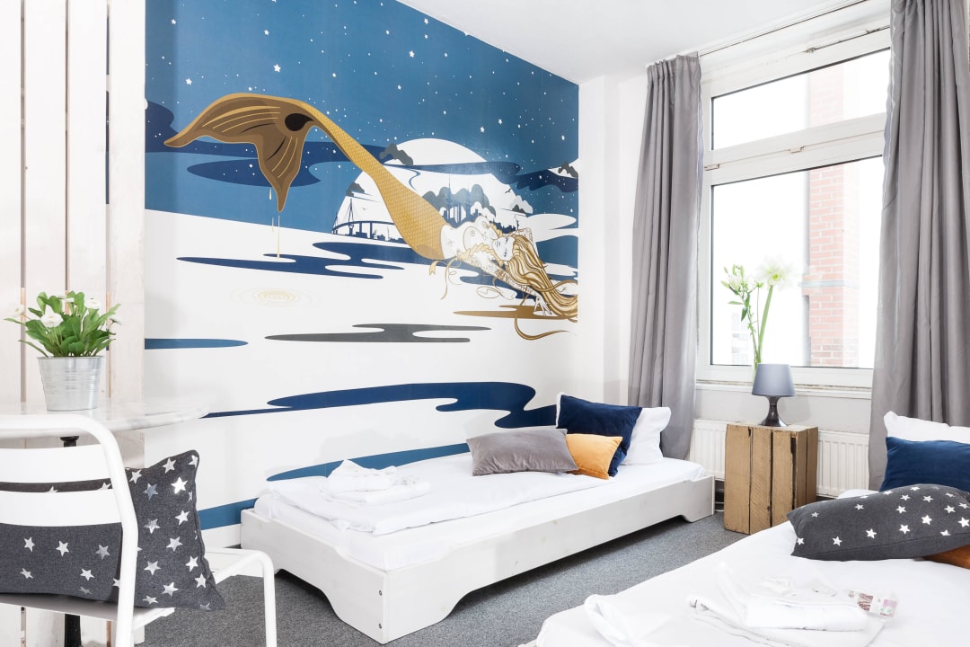 1-2 Liegeplätze: Hanne, Mermaid von St. Pauli Pyjama Park Reeperbahn Hotel