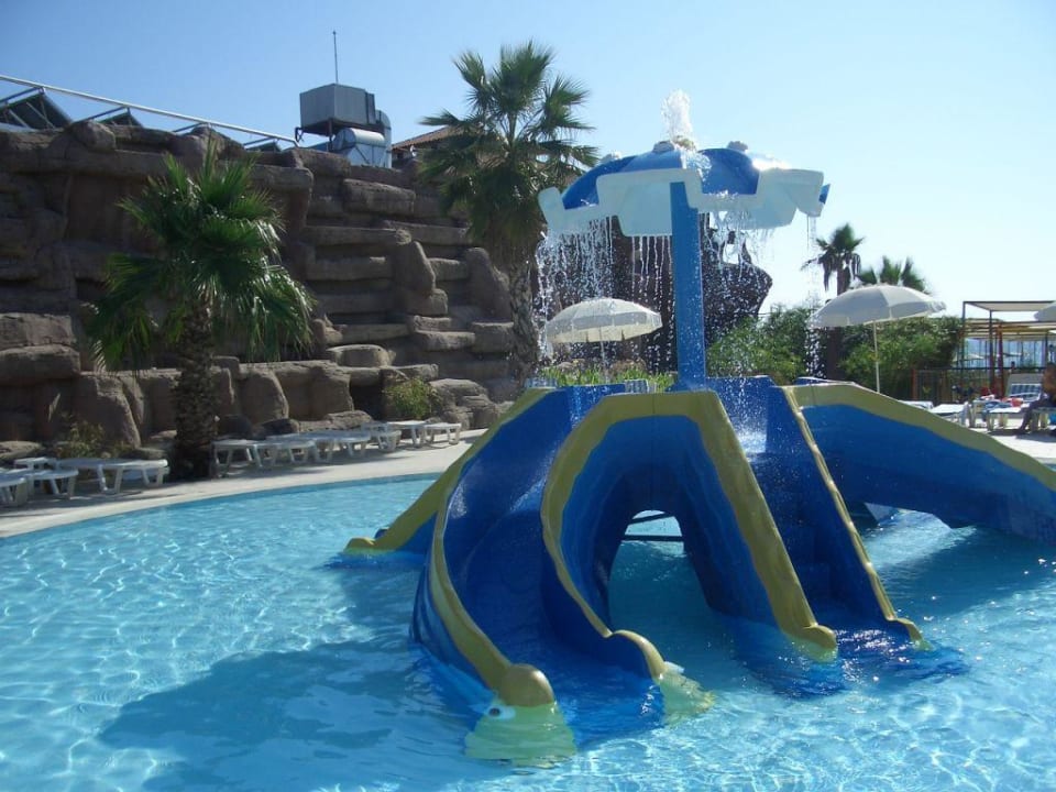 Kinderpool & kleiner Rutschenturm mit Dusche TUI BLUE Palm Garden