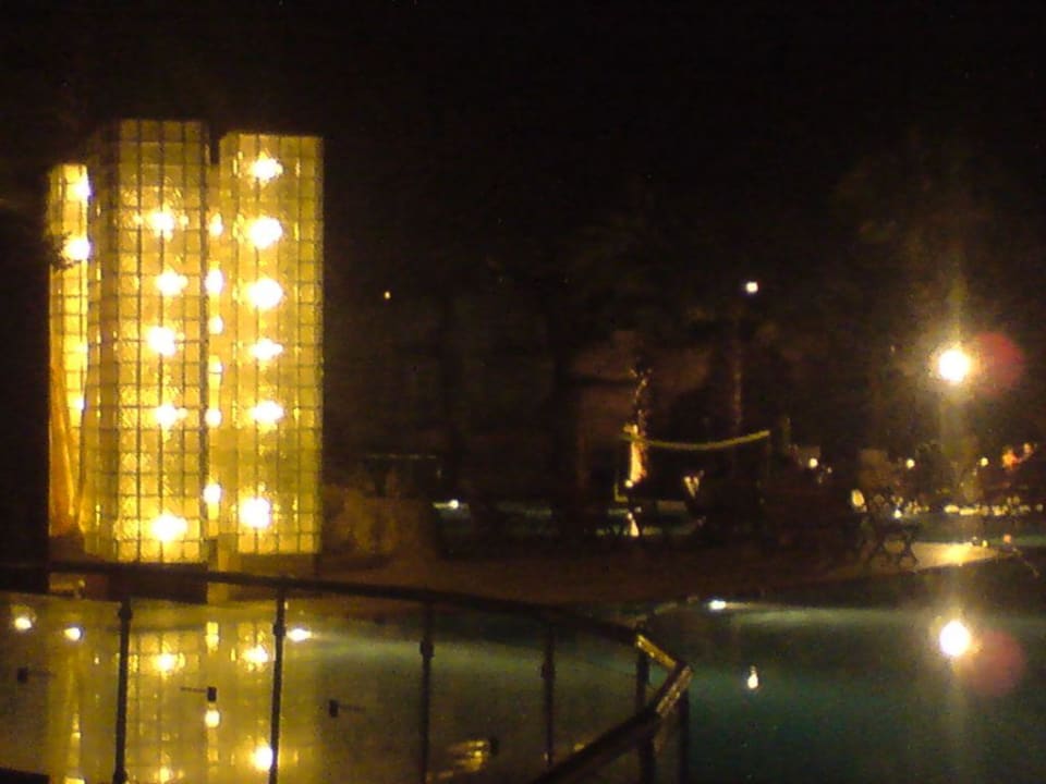 Am Pool in der Nacht Monachus Family Resort Sorgun