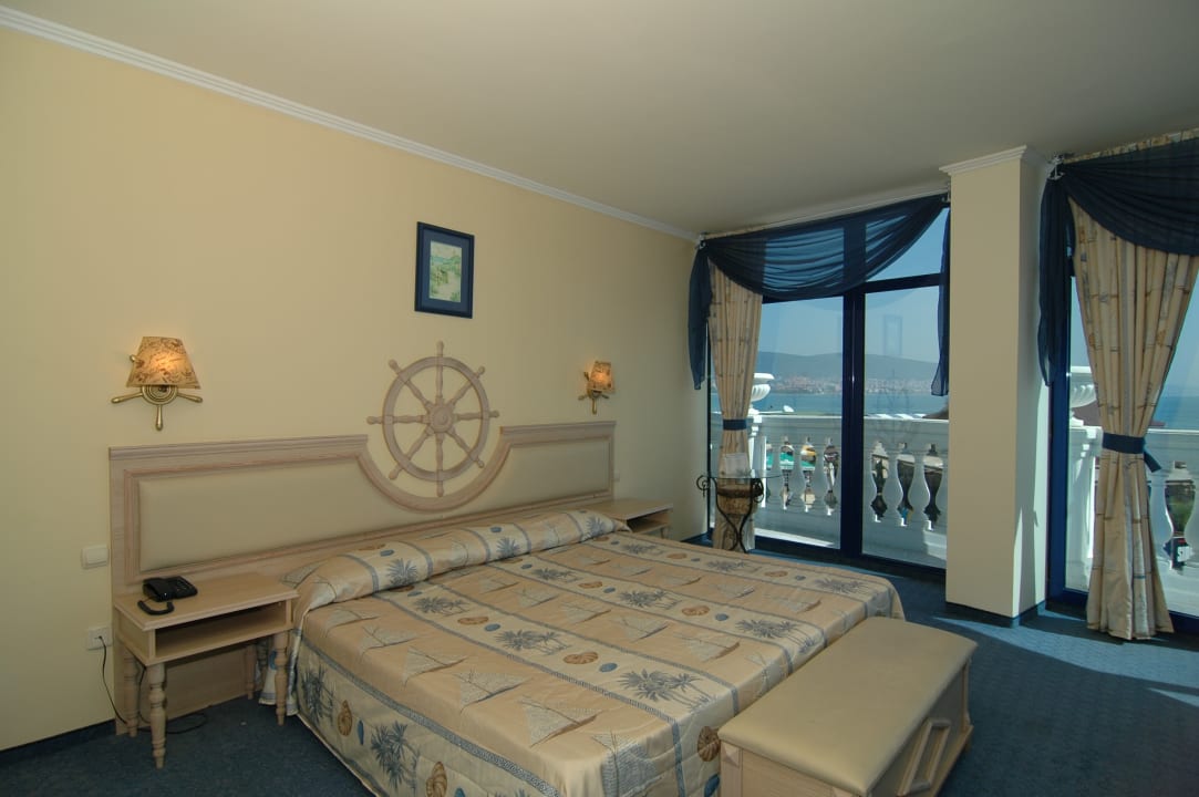 Zimmer Chaika Beach & Spa Hotel