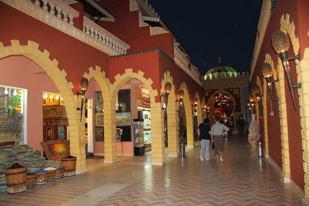 Hotelanlage bei Nacht Pickalbatros Alf Leila Wa Leila Resort - Neverland Hurghada