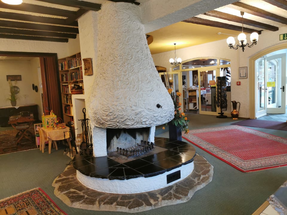 Lobby Land-gut-Hotel Zum Alten Forsthaus - Aufladestation f. Elektroautos vorhanden