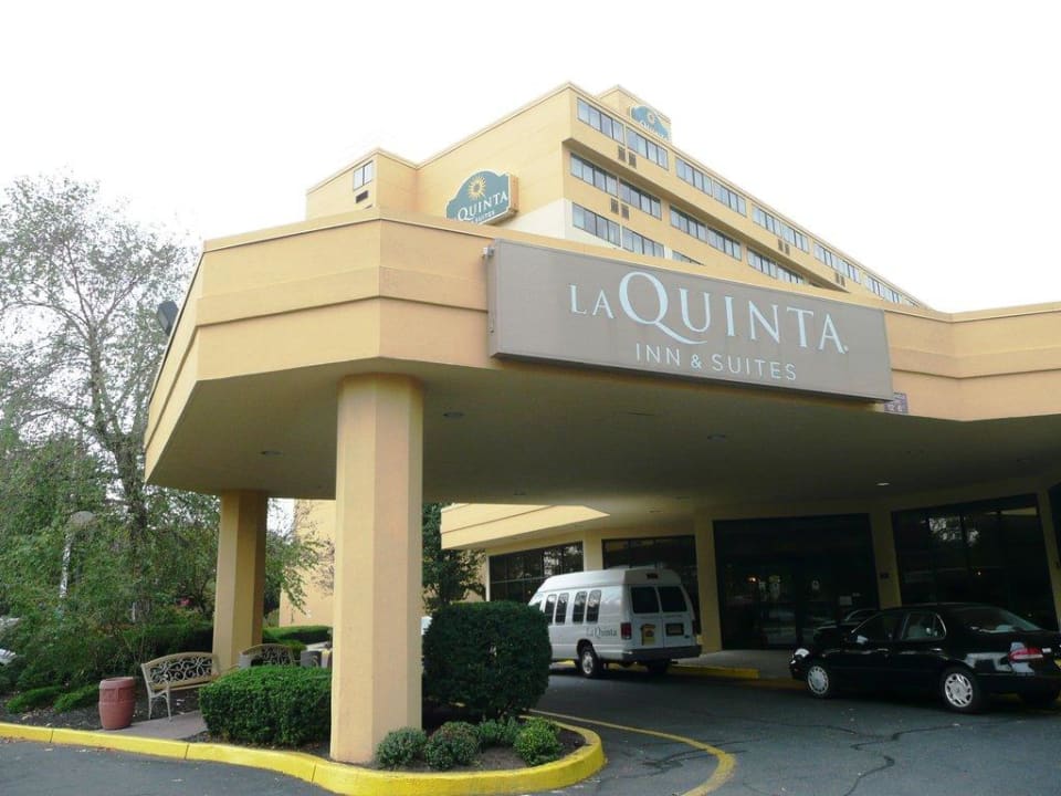 Eingang des Hotels Hotel La Quinta Inn & Suites Secaucus