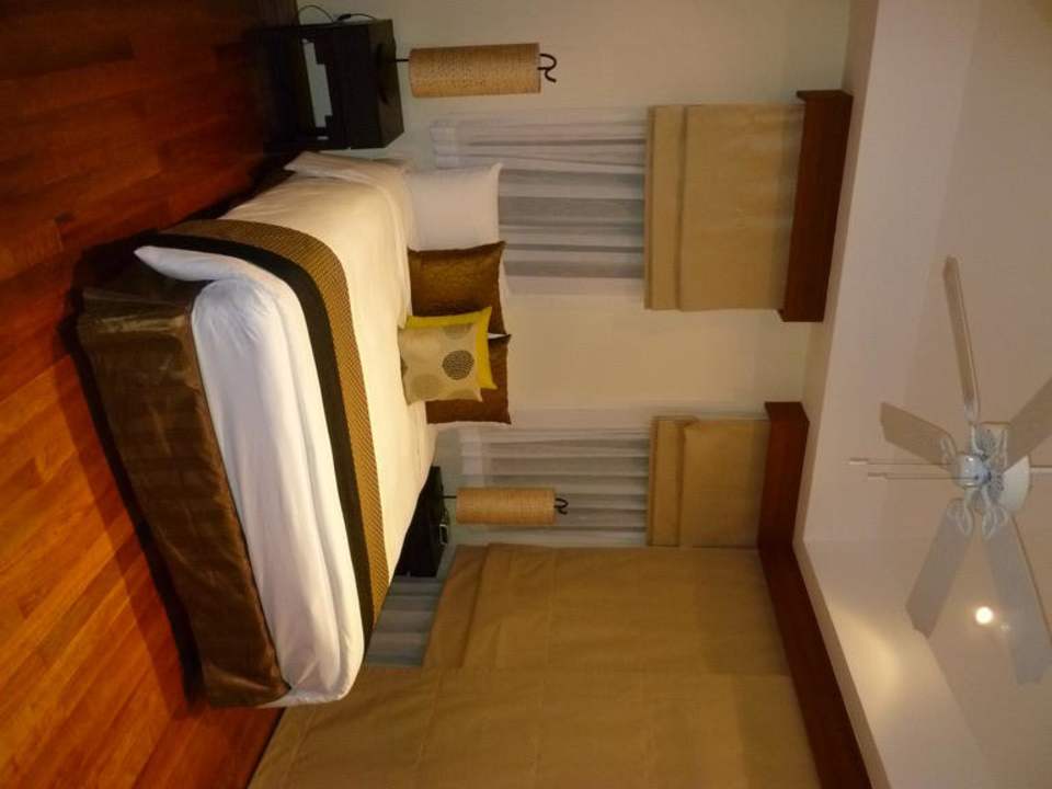 Zimmer mit TV und Balkon Angsana Villas Resort Phuket