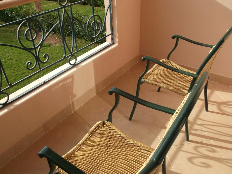 Kleiner Balkon mit Meerblick Pyramisa Sunset Pearl Resort