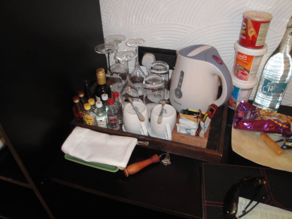 Wasserkocher und Snacks Bungi 630 Meeru Maldives Resort Island