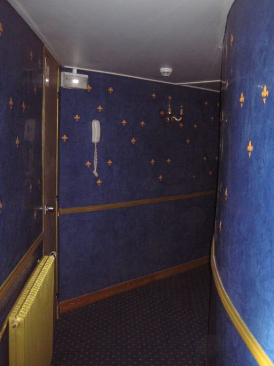 Gang vor dem Zimmer Hotel Plaza Elysées