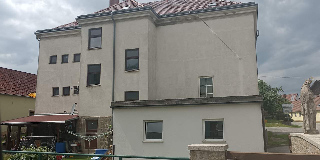 Außenansicht Frühstückspension Alte Volksschule Heinrichs bei Weitra