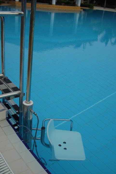 Pool-Einstieg mit Lift Melia Las Dunas