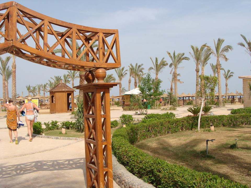 Alejka w ogrodzie Riviera Aqua Park Resort