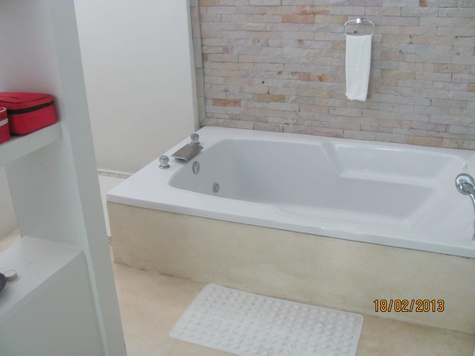 Riesenbadewanne im Gardenviewbungalow Samui Resotel Beach Resort