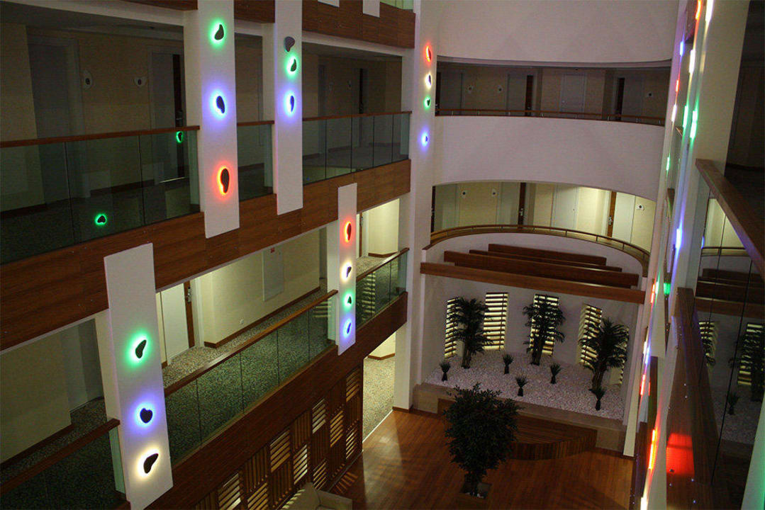 In unserem Block, aus dem 2-Ten Stock Sunis Evren Beach Resort Hotel & Spa