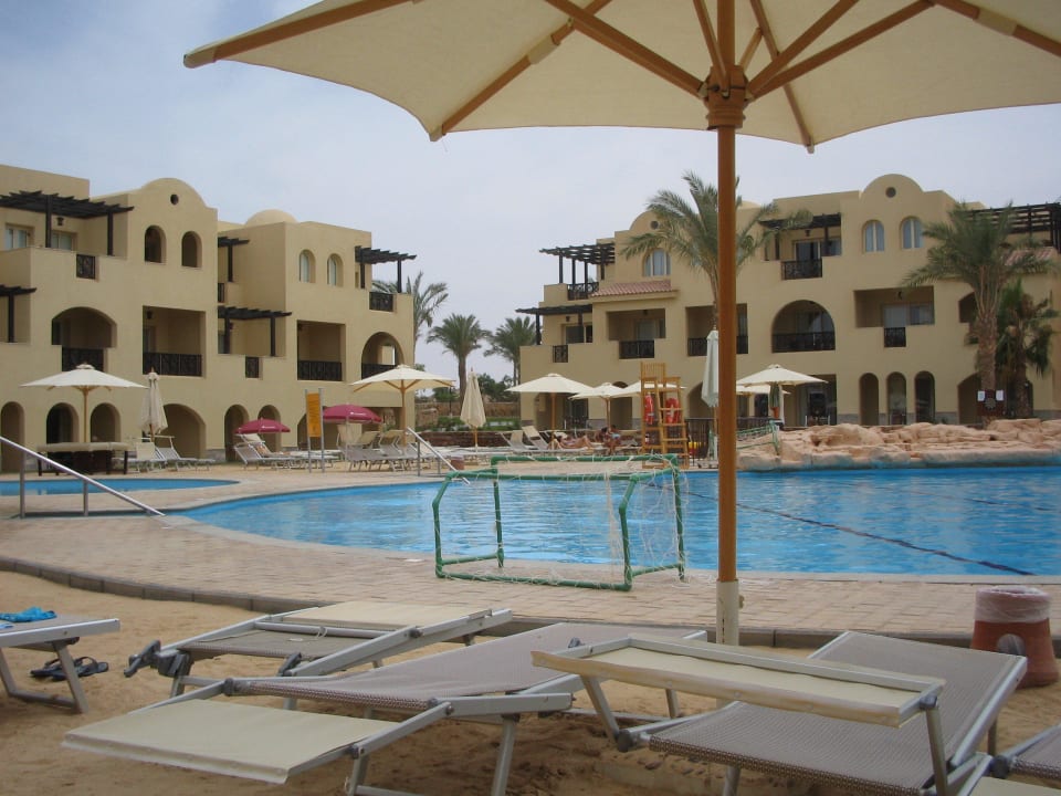 Большой подогреваемый бассейн Stella Garden Resort & Spa, Makadi Bay