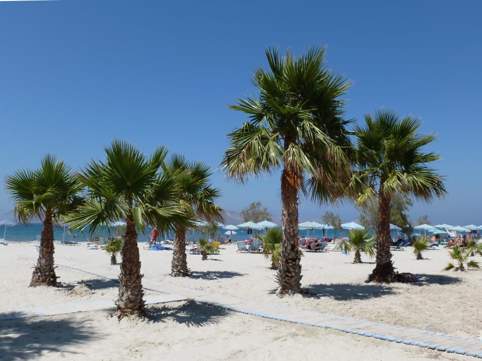 Der lange Sandstrand Atlantica Marmari Beach