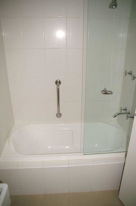 Bad 1 Quality Hotel Batman's Hill on Collins