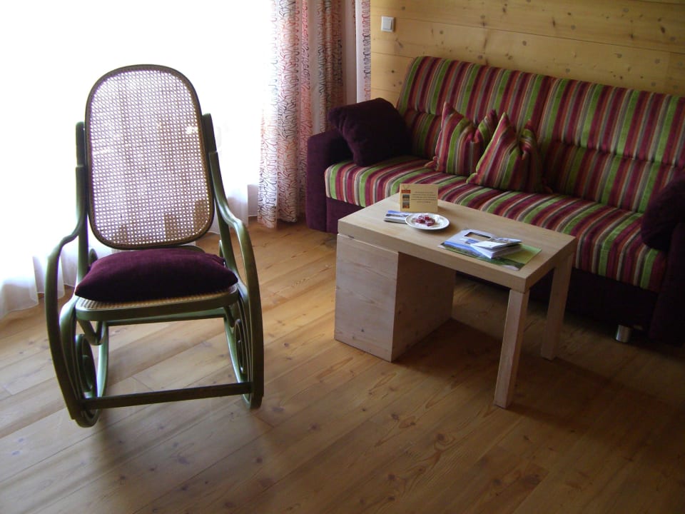 Schaukelstuhl Holzhotel Forsthofalm
