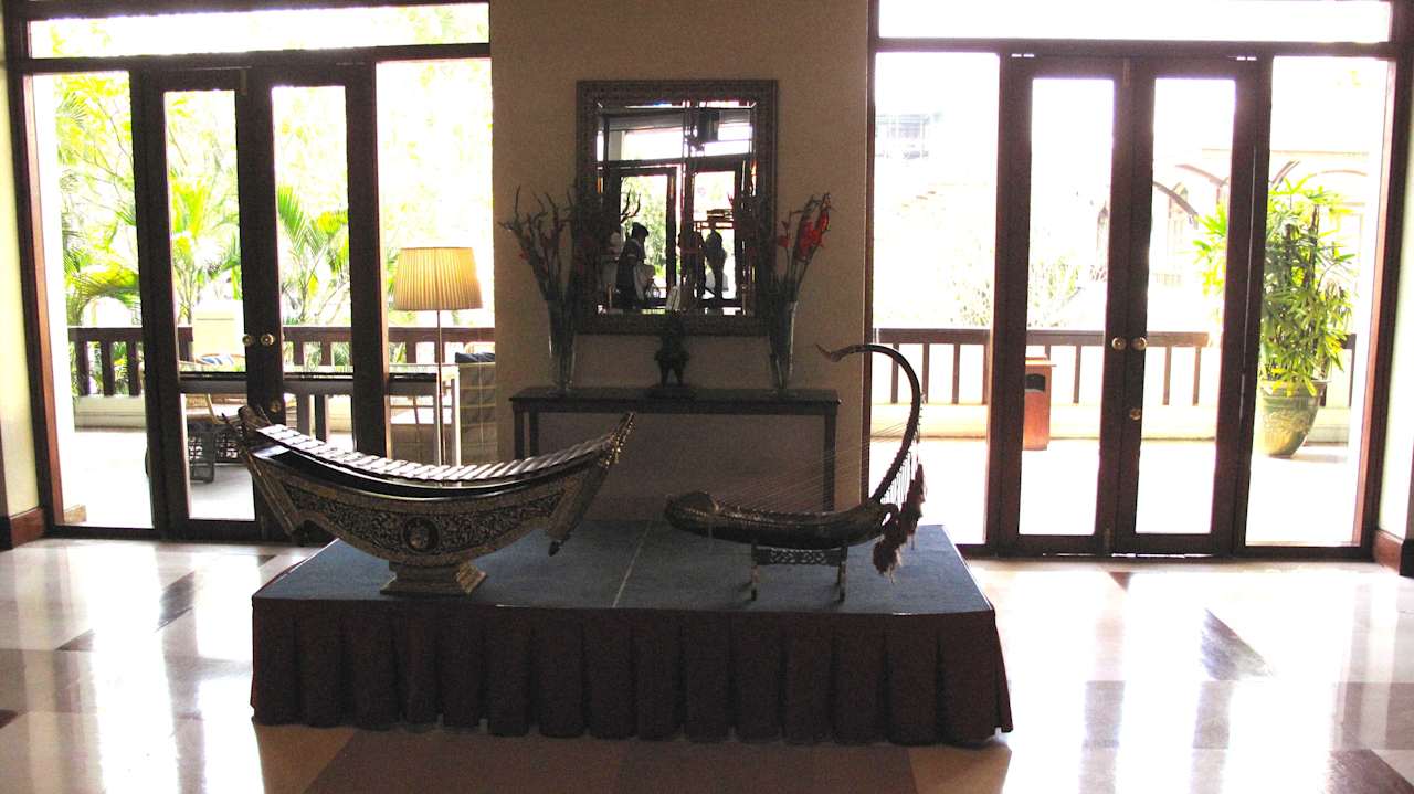 Am Abend gibt es eine kleine Vorführung Chatrium Hotel Royal Lake Yangon