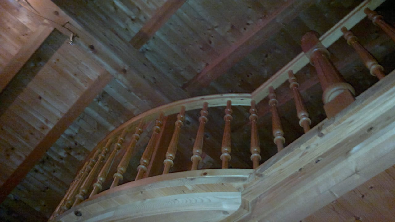 Holz wohin man schaut Appartementhaus Kostenzer