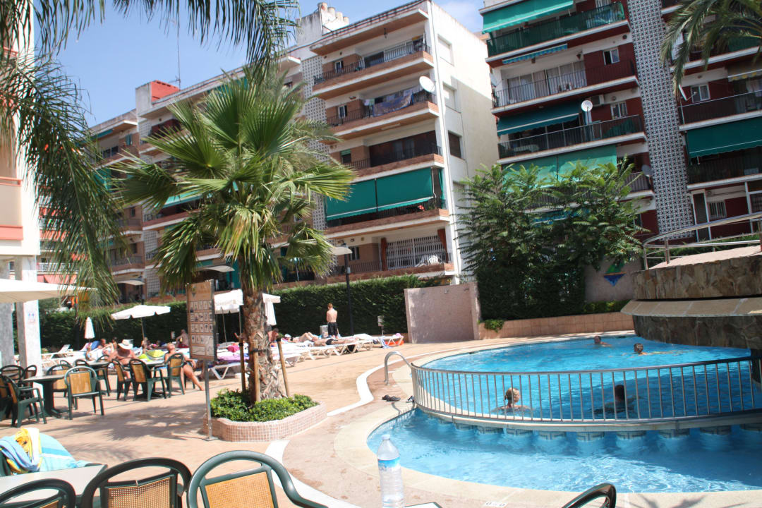 Бассейн чистый - сверху с пузырьками,снизу глубокий Sumus Hotel Monteplaya