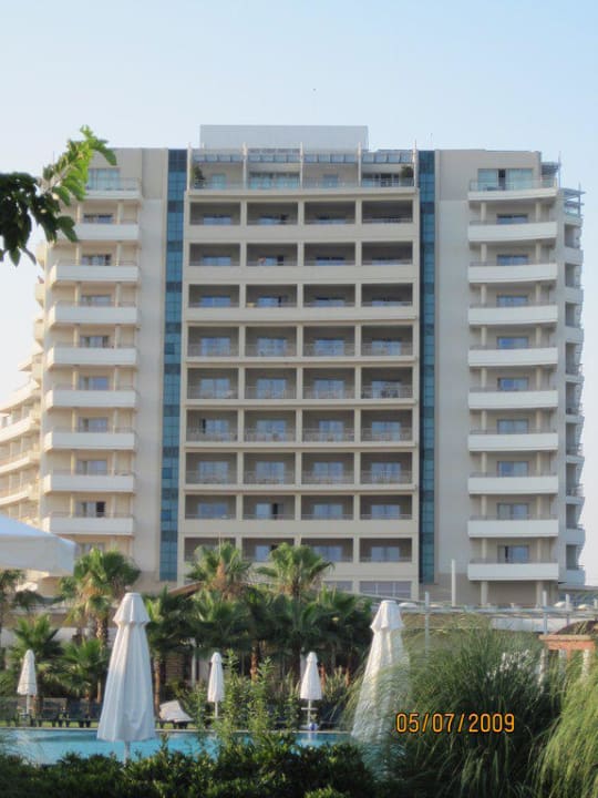 Ansicht vom Garten zum Hotel Lara Barut Collection