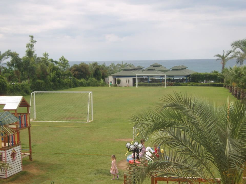 Fußballplatz Hotel Turan Prince