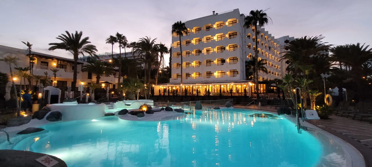 Pool Corallium Beach by Lopesan Hotels - Adults only