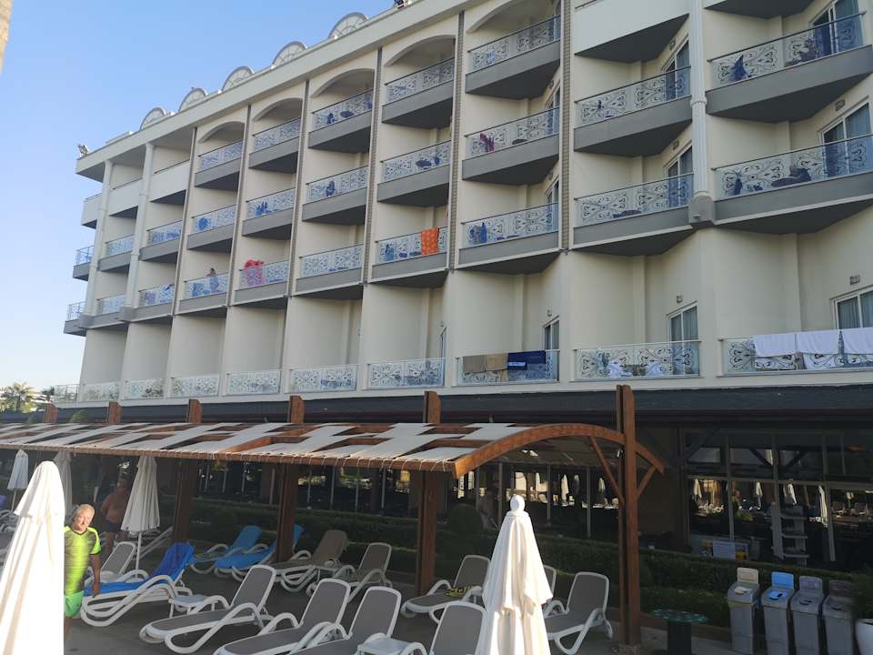 Pool Mary Hotel Side