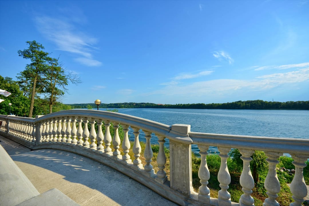 Taras widokowy na jezioro Czos Hotel Solar Palace Spa & Wellness