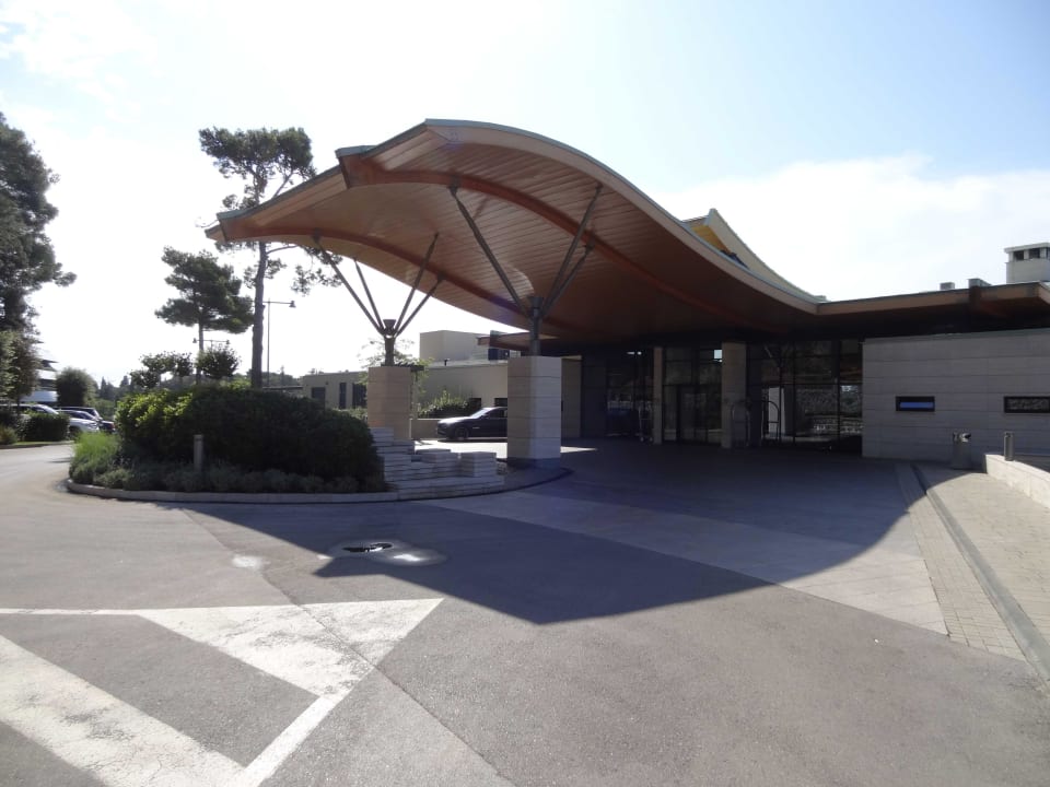 Hotelvorfahrt Monte Mulini Adults Exclusive Hotel by Maistra Collection