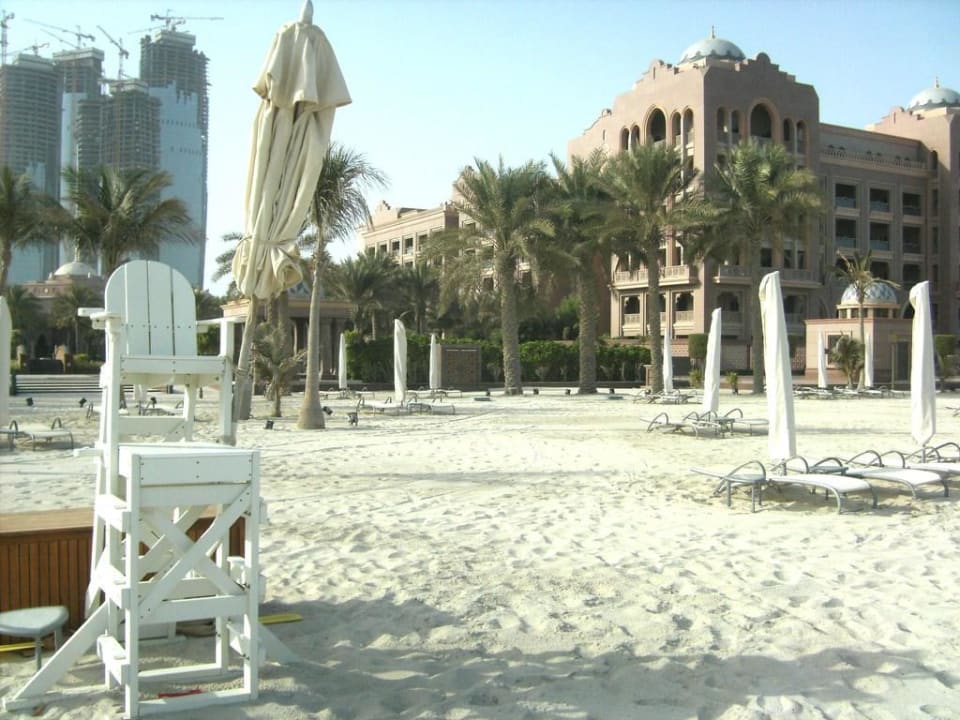 Menschenleerer Strand Emirates Palace Mandarin Oriental