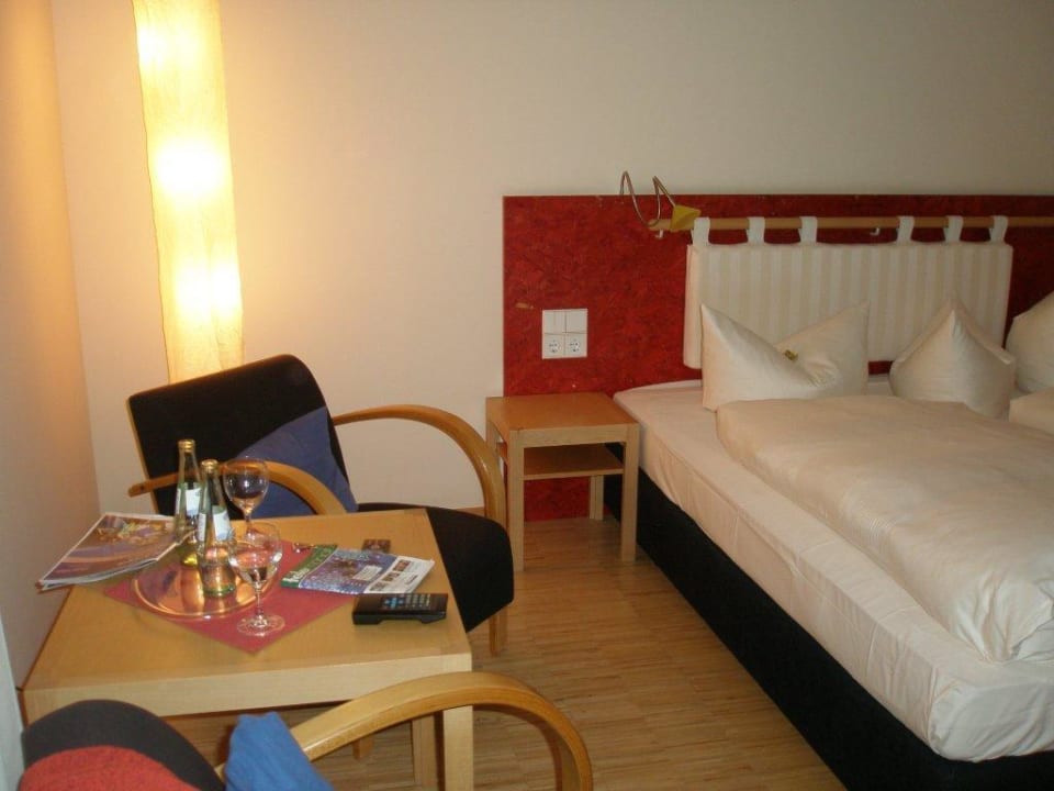 Sitzgruppe und Bett Hotel Zum Weissen Ross