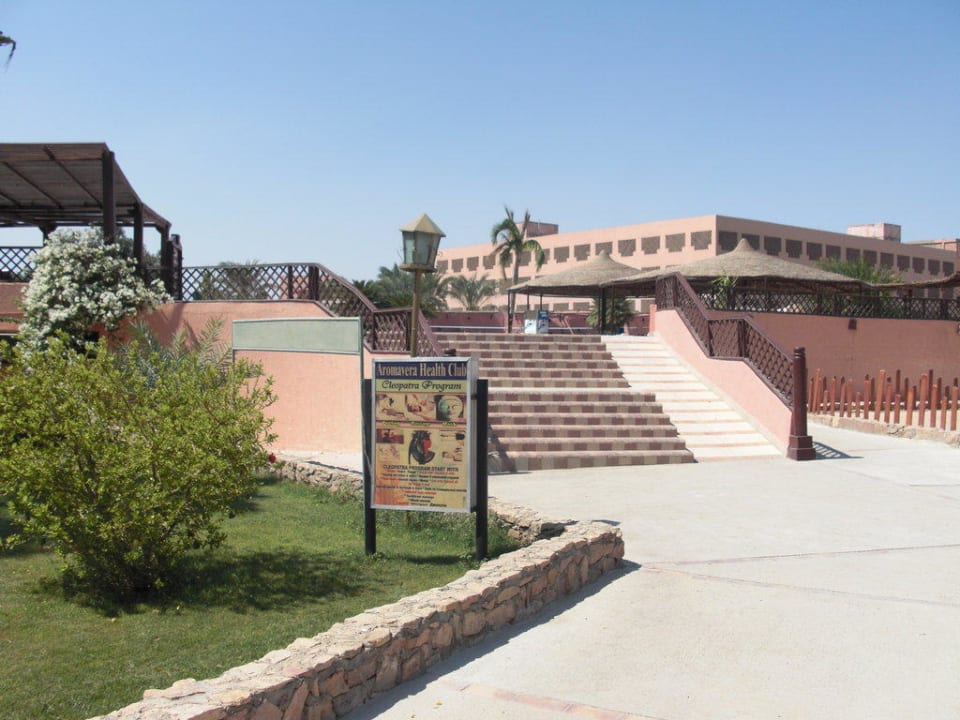 Eingang zum Pool Eagles Paradise Abu Soma