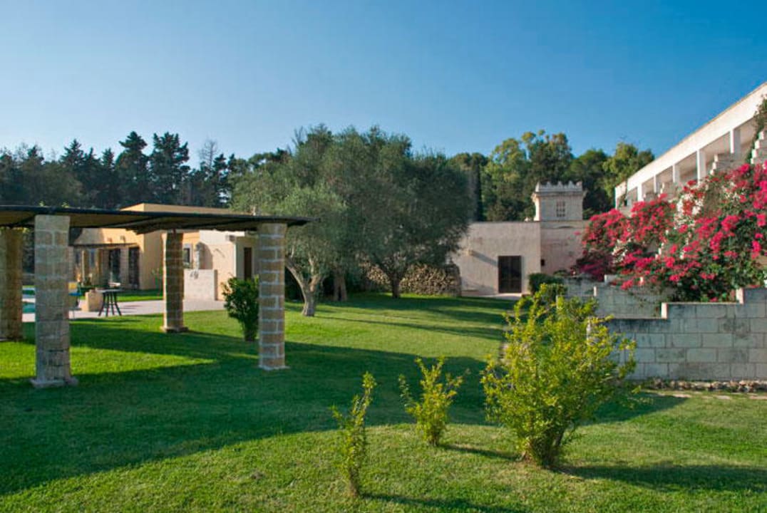 Giardino lato piscina Hotel Bosco Di Makyva Masseria